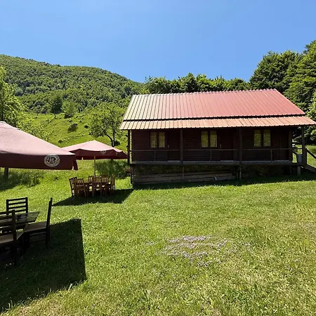 Bujtina Frati Hotel *