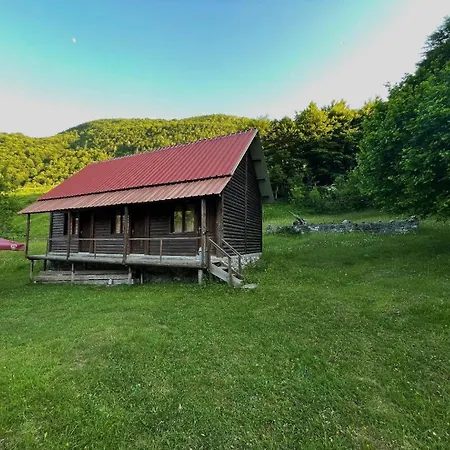 Bujtina Frati Hotel *